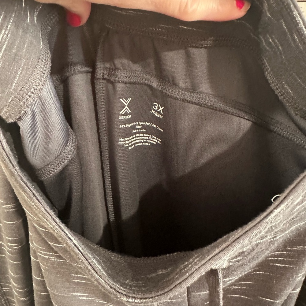 Xersion Charcoal Patterned Activewear Pants - Picture 2 of 3